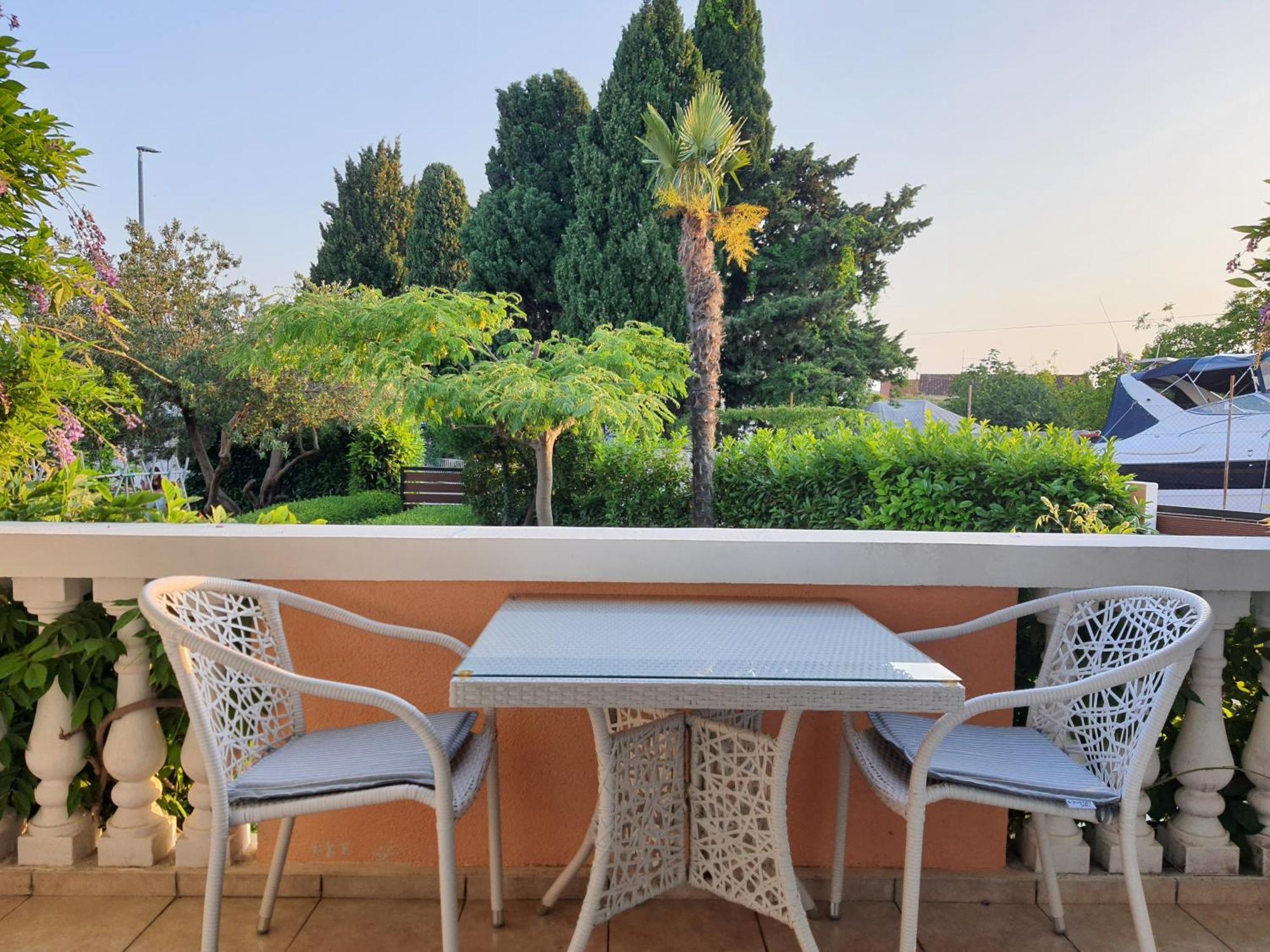 Apartments Durdica Bobic Biograd Na Moru Buitenkant foto
